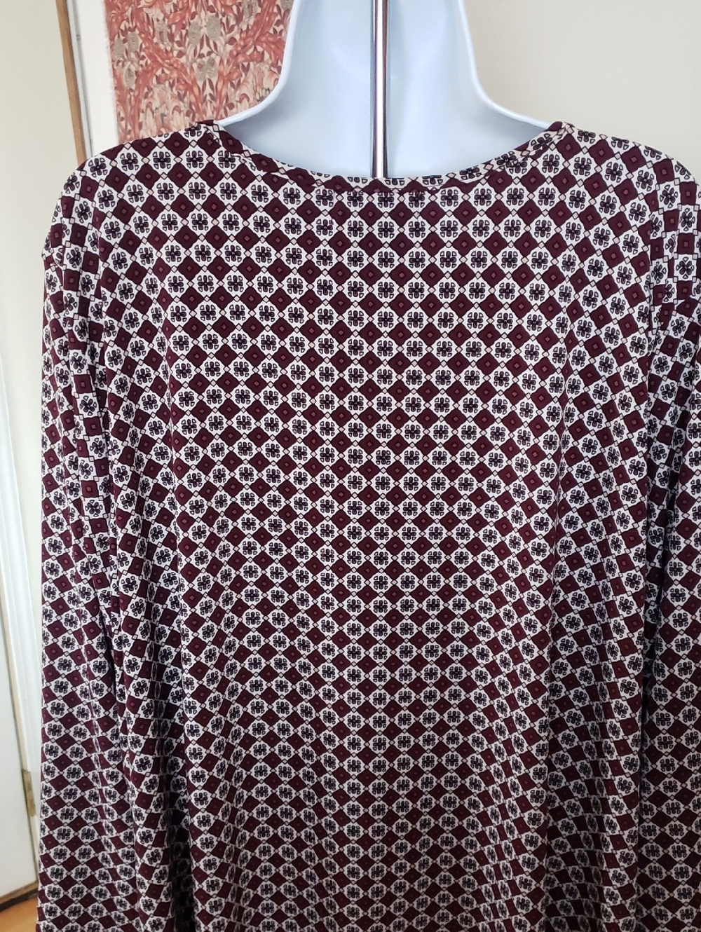 Liz Claiborne Burgundy and White Geometric Scoop Neck Top, 3X - Picture 4 of 11